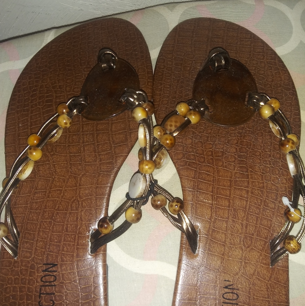 Direction Sandals/Flip Flops - Picture 2 of 3